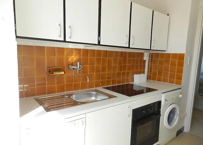 Апартаменты 2p En Bord De Avec Parking, 4 Couchages - Le Lavandou - Fr-1-251-909 Ле-Лаванду