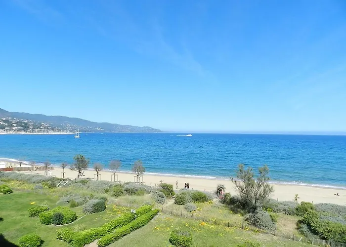 Апартаменты 2p En Bord De Avec Parking, 4 Couchages - Le Lavandou - Fr-1-251-909 *