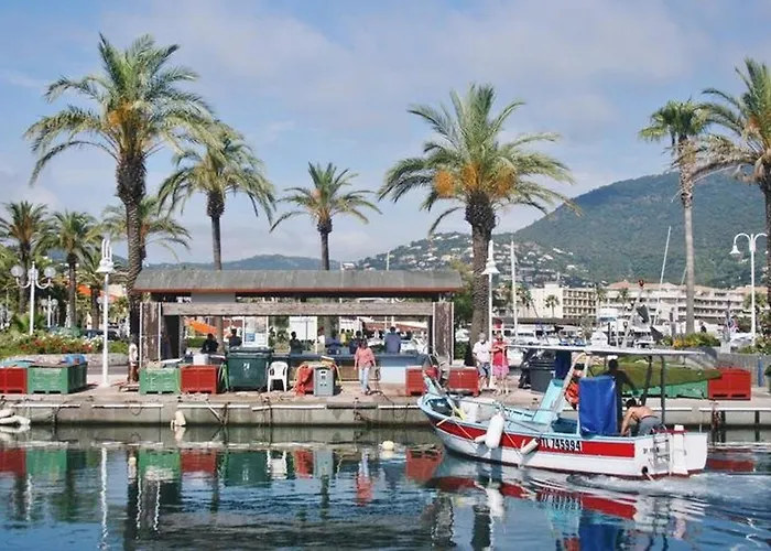 Апартаменты 2p En Bord De Avec Parking, 4 Couchages - Le Lavandou - Fr-1-251-909